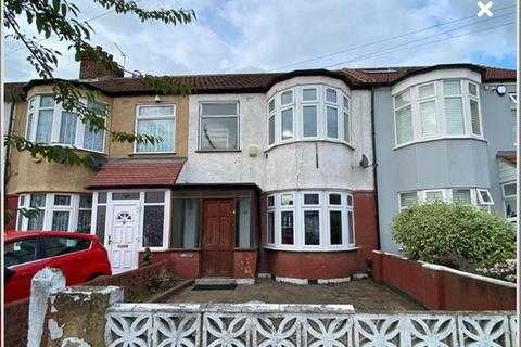 4 bedroom terraced house to rent, Morley Avenue, London N18