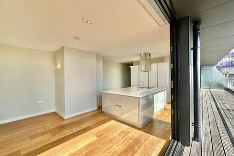 2 bedroom penthouse to rent, Upper Fourth Street, Milton Keynes MK9