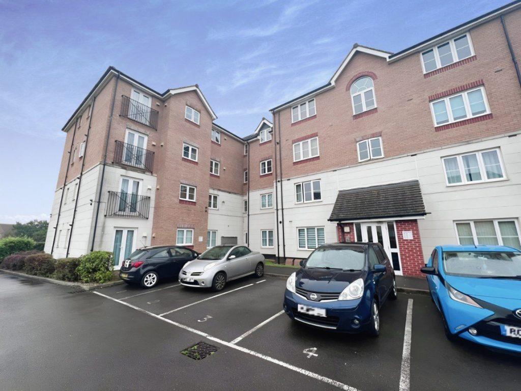Twickenham Close, Swindon 2 bed flat £900 pcm (£208 pw)