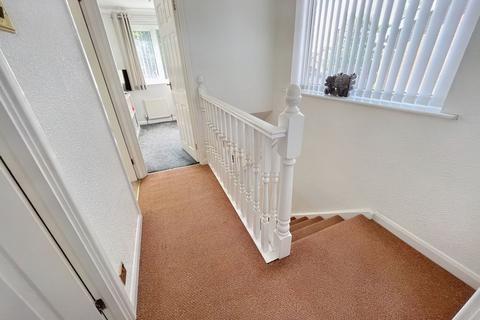 3 bedroom semi-detached house for sale - Lichfield Close, Kingston Park, Newcastle upon Tyne, Tyne and Wear, NE3 2YW