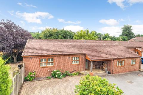 4 bedroom bungalow for sale, Syers Close, Liss, Hampshire