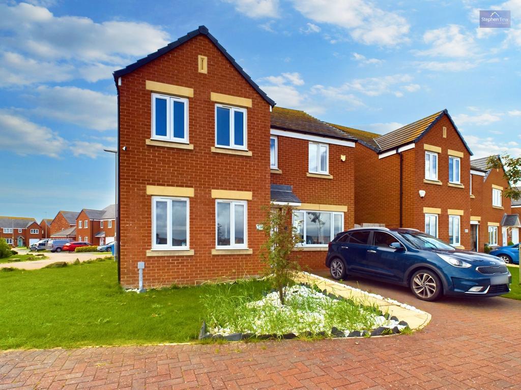 Almond Close, Lytham St. Annes, FY8 4 bed detached house for sale £
