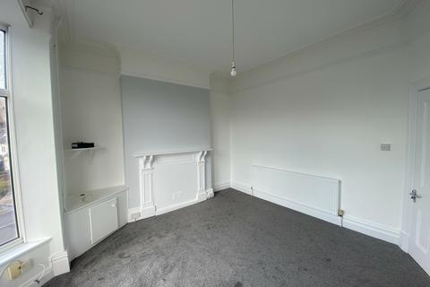 2 bedroom apartment to rent, 84Eversley Ground