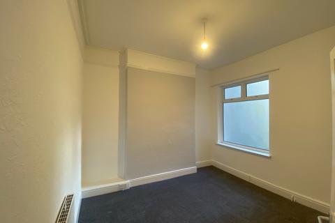 2 bedroom apartment to rent, 84Eversley Ground