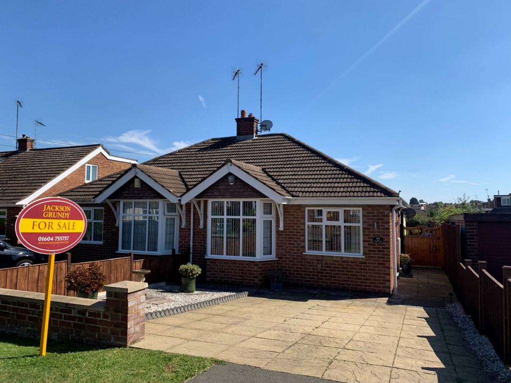 Park Lane, Duston, Northampton NN5 6PZ 2 bed semidetached bungalow for