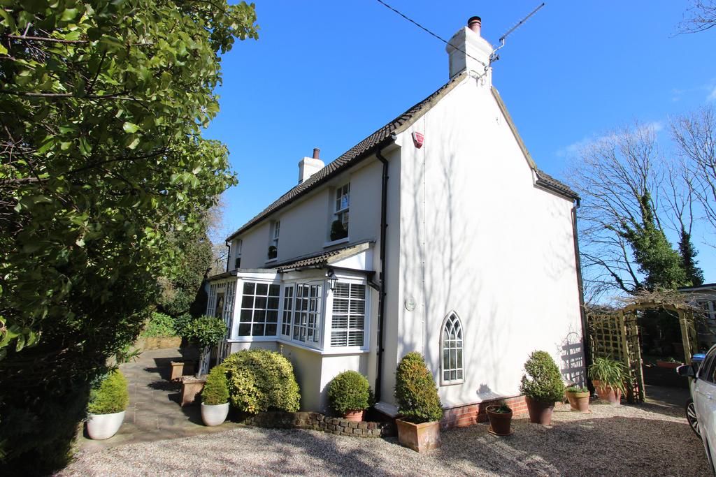 Dover Road, Ringwould, Deal, Kent, CT14 4 bed detached house for sale