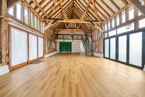 4 bedroom barn conversion to rent, Lyons Road, Slinfold, Horsham, RH13