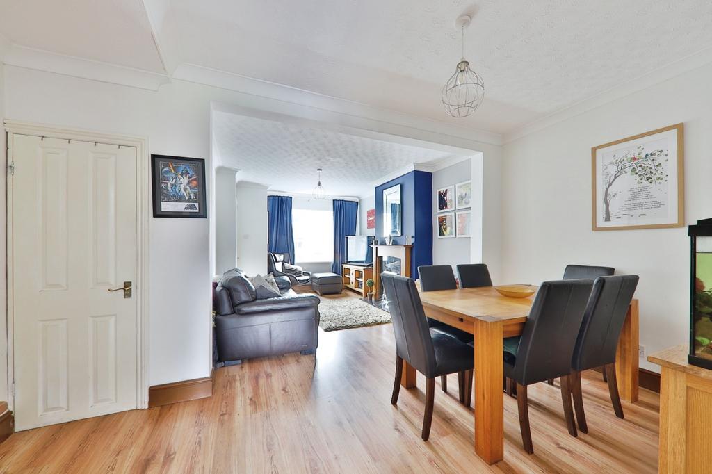 Bromwich Road, Willerby, Hull, HU10 6SE 2 bed terraced house £140,000