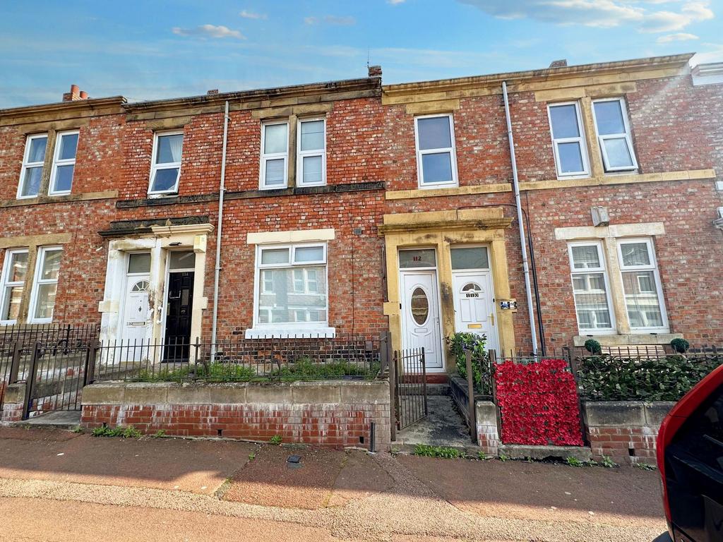 Rodsley Avenue, Bensham, Gateshead, Bensham, NE8 4LA 2 bed flat for