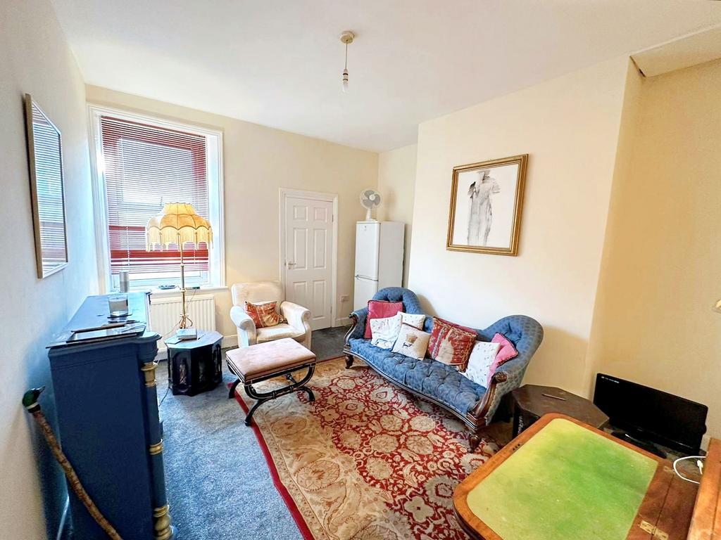 Rodsley Avenue, Bensham, Gateshead, Bensham, NE8 4LA 2 bed flat for