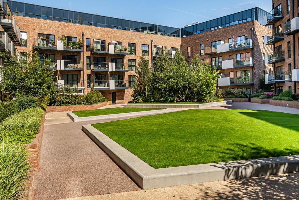 Purbeck Gardens, Sydenham 2 bed flat for sale £450,000