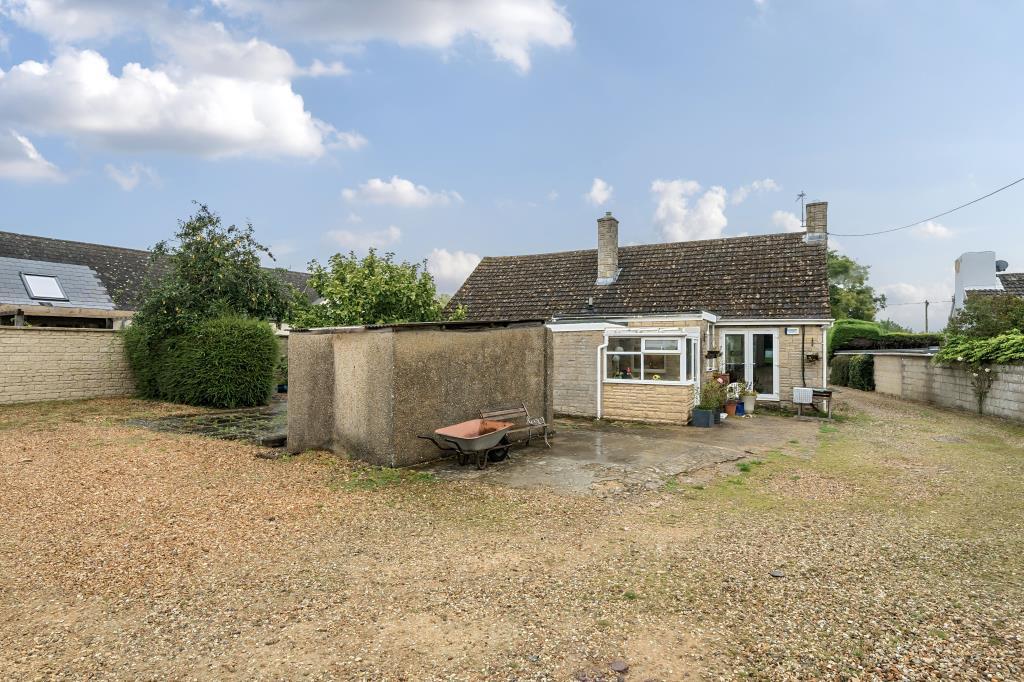 Brize Norton Road, Minster Lovell, OX29 4 bed detached bungalow for
