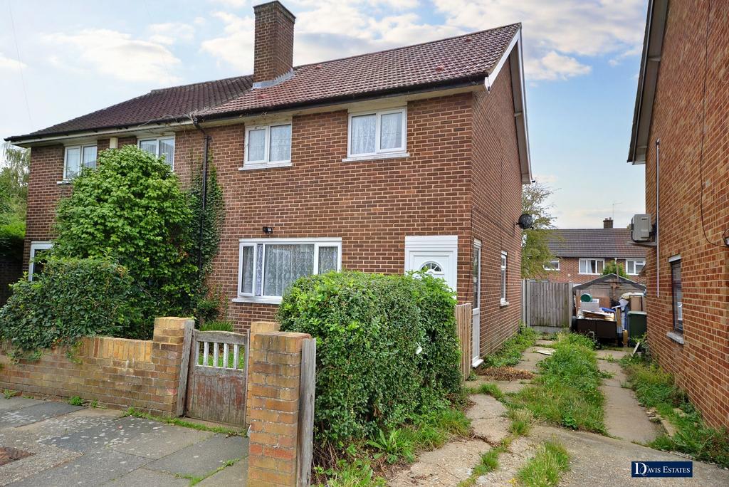 Harold Hill, Romford RM3 3 bed semidetached house for sale £350,000