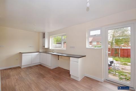 8 Roberts Close, Romford, RM3 7BT