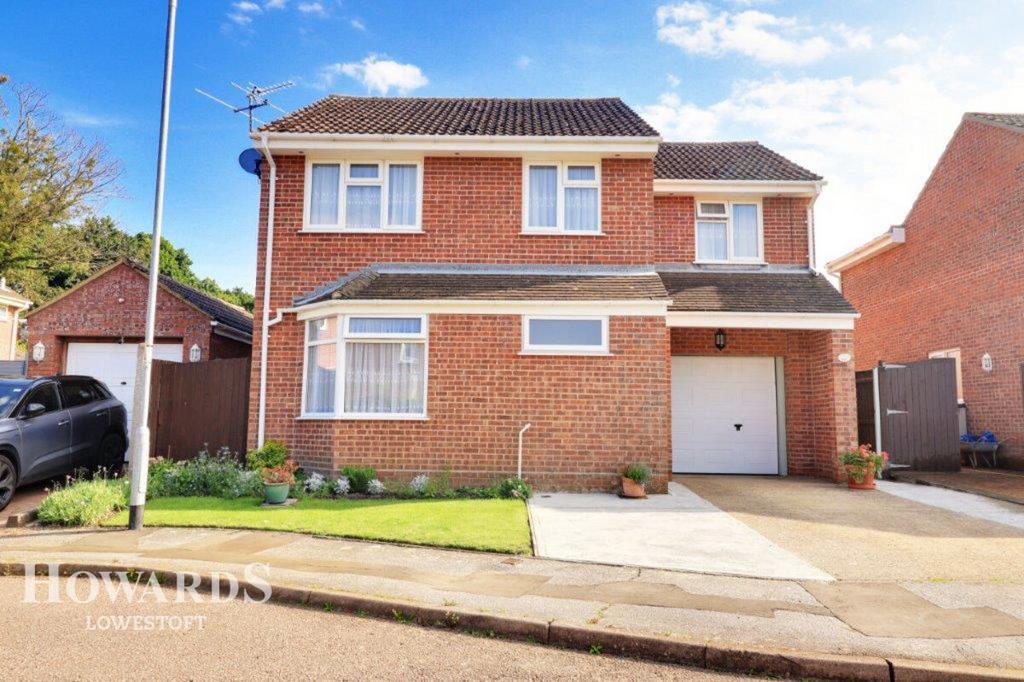 Wayne Close, Lowestoft 4 bed detached house for sale £360,000