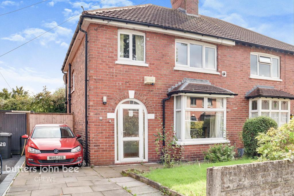 Manor Way, Crewe 3 bed semidetached house for sale £170,000