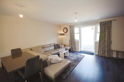 25 Ash Grove, Chesham, HP5 2FU