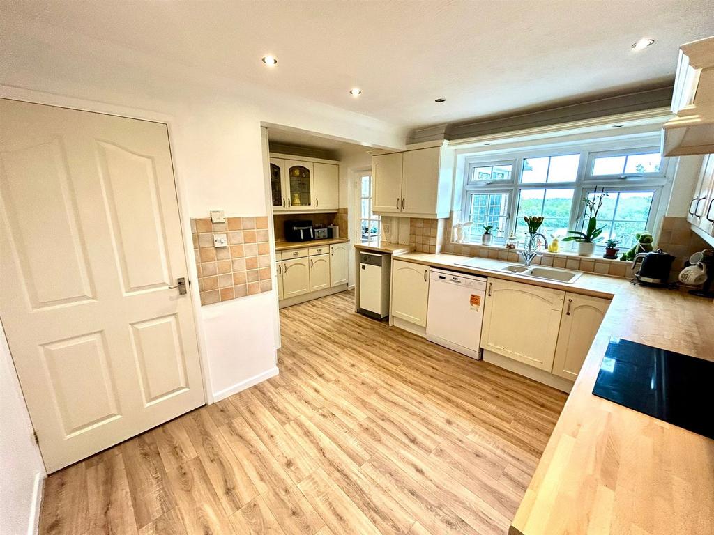 Mill Lane, Hartlip, Sittingbourne, Kent 4 bed detached house for sale £750,000