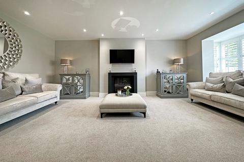 6 bedroom detached house for sale - Knowle Wood Road, Dorridge, B93