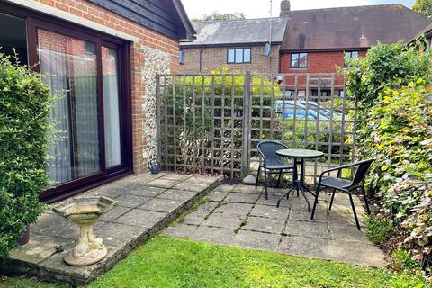 2 bedroom semi-detached bungalow for sale, Wellington Court, Fernhill Lane, New Milton, Hampshire. BH25 5ST
