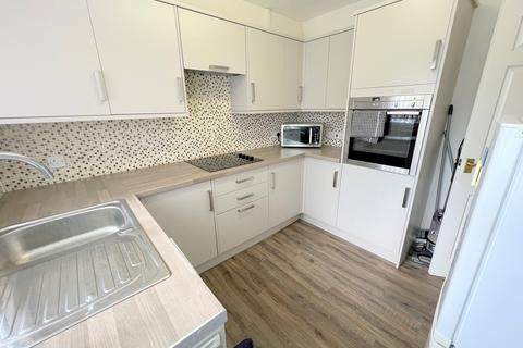 2 bedroom semi-detached bungalow for sale, Wellington Court, Fernhill Lane, New Milton, Hampshire. BH25 5ST