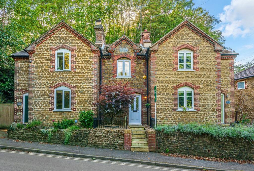 Brighton Road, Godalming, GU7 1 bed terraced house for sale £345,000