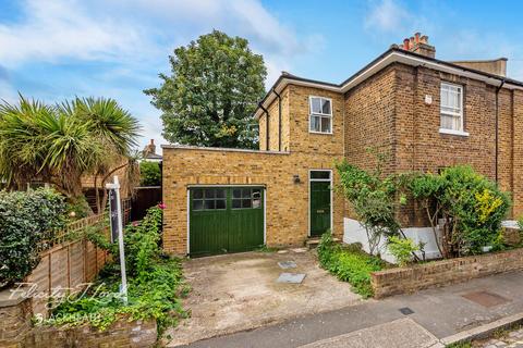 9 Reynolds Place, London, SE3 8SX