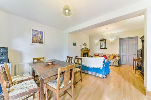 9 Reynolds Place, London, SE3 8SX