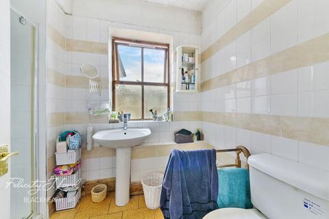 9 Reynolds Place, London, SE3 8SX