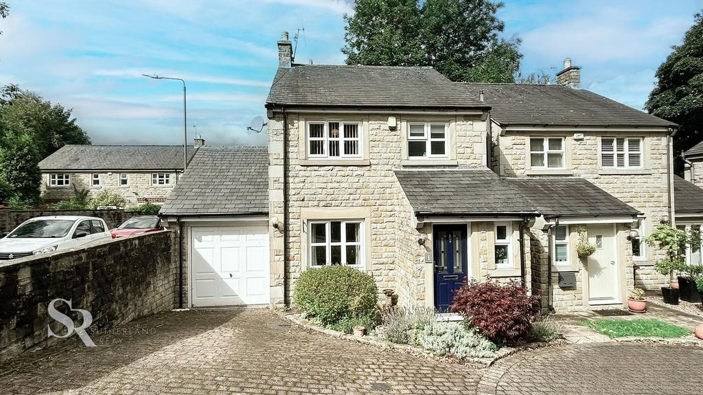 Barnsfold Court, Hayfield, SK22 3 bed detached house for sale £400,000