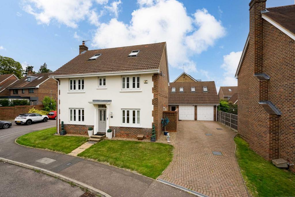 Palmerston Drive, Wheathampstead 5 bed detached house for sale £1,200,000