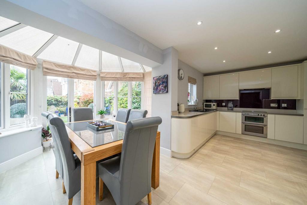 Palmerston Drive, Wheathampstead 5 bed detached house for sale £1,200,000