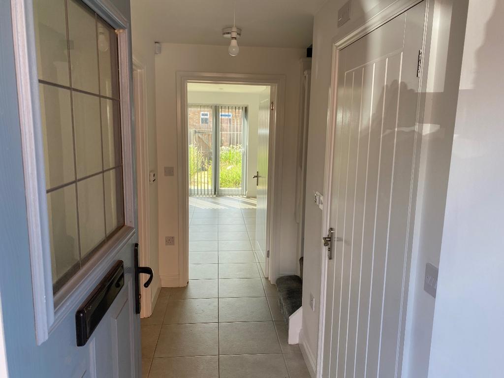 Chancery Lane, Nuneaton 3 bed semidetached house £995 pcm (£230 pw)