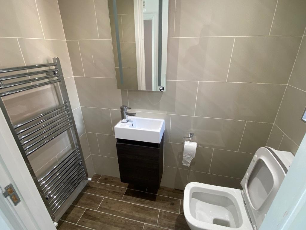 Chancery Lane, Nuneaton 3 bed semidetached house £995 pcm (£230 pw)
