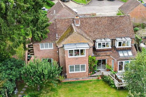 5 Badgers Way, Marlow, SL7 3QU
