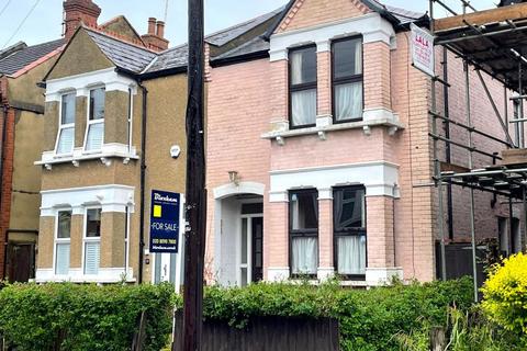 3 bedroom semi-detached house for sale, Roxborough Road, Harrow Central