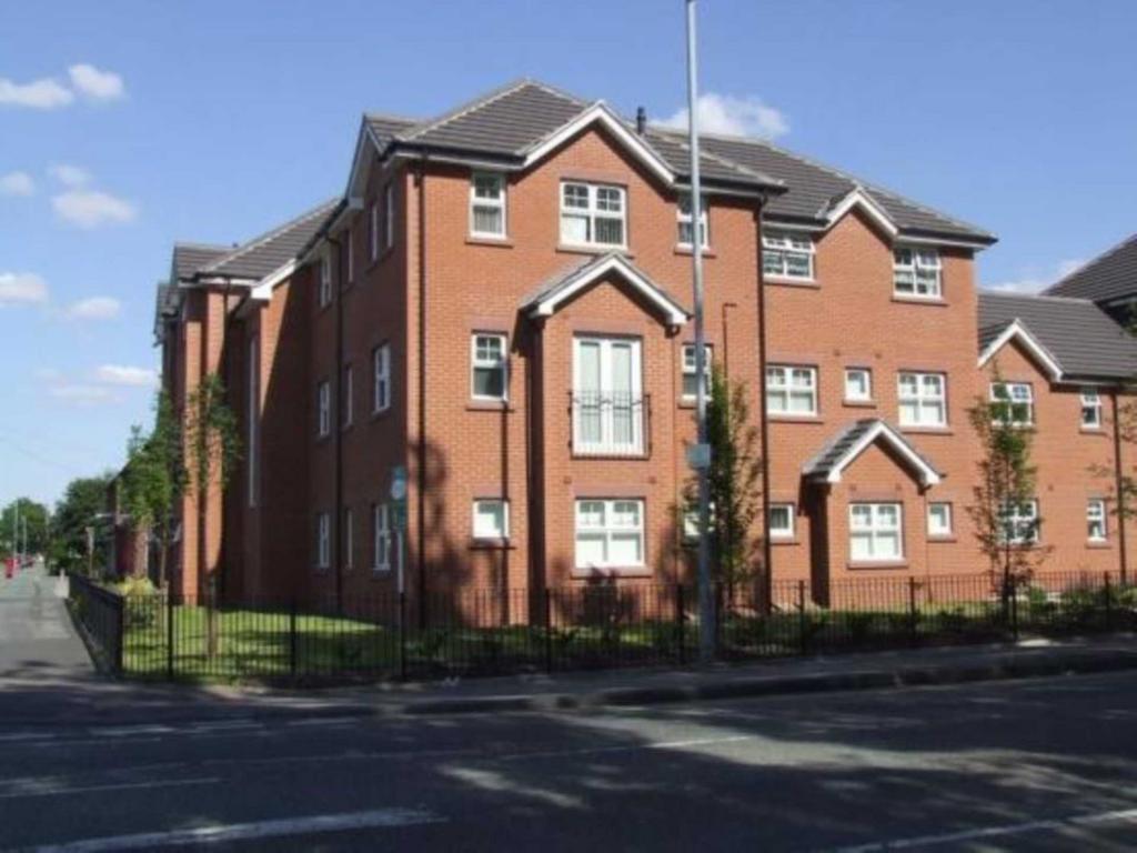 Victoria Gardens, Latchford, WA4 1TH 2 bed apartment £650 pcm (£150 pw)