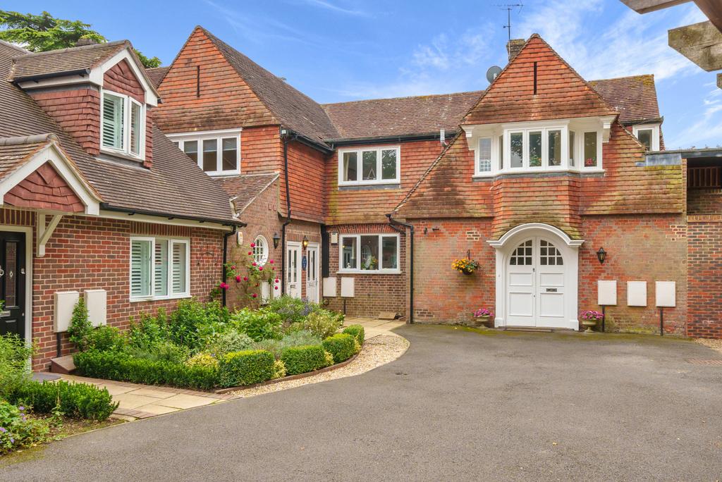 Burnhams Road, Little Bookham, KT23 3 bed flat for sale £425,000