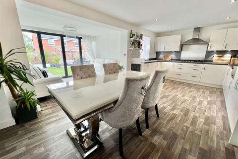 10 Castle Grove, Wetherby, LS22 7UB