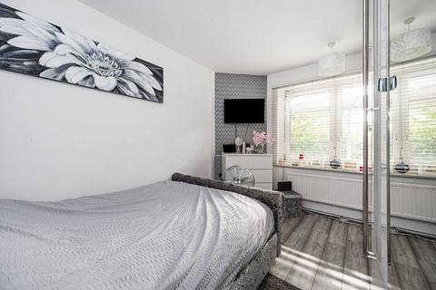 2 bedroom flat for sale, Benworth Street, Bow, London, E3