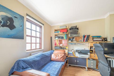 3 bedroom semi-detached house for sale, Hamlet Square, Cricklewood, London, NW2