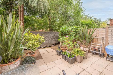 69 Hamlet Square, London, NW2 1SR