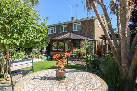 2 Dorian Grove, Alresford, SO24 9QR