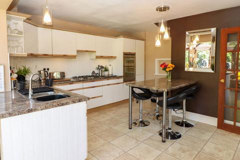2 Dorian Grove, Alresford, SO24 9QR