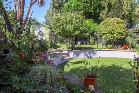 2 Dorian Grove, Alresford, SO24 9QR