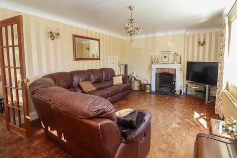 2 Dorian Grove, Alresford, SO24 9QR
