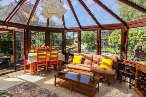 2 Dorian Grove, Alresford, SO24 9QR