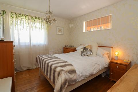2 Dorian Grove, Alresford, SO24 9QR