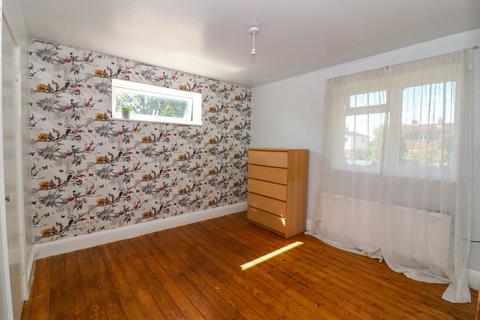 2 Dorian Grove, Alresford, SO24 9QR