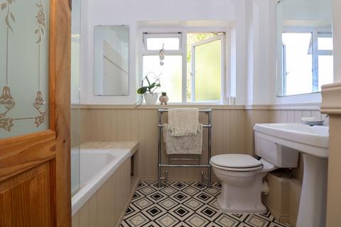 2 Dorian Grove, Alresford, SO24 9QR